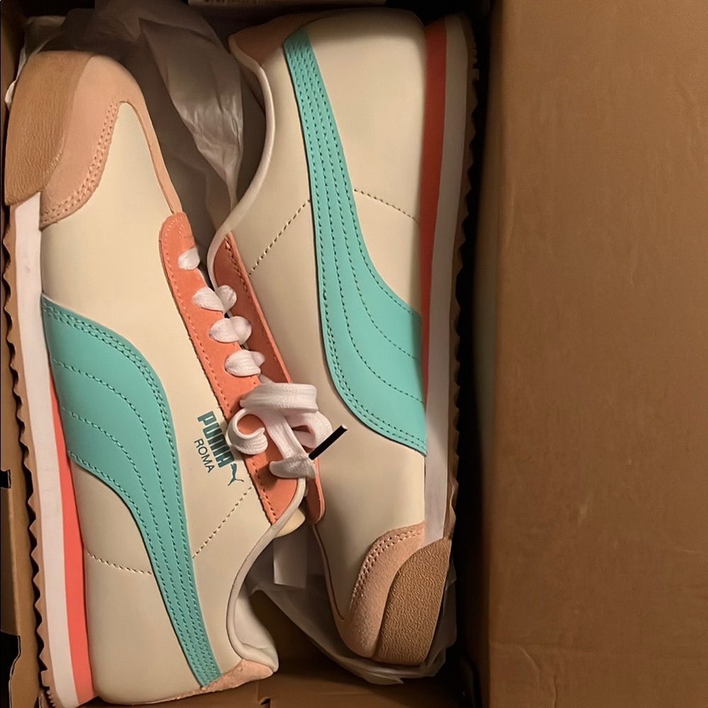 Puma Women's Roma Sneakers - Cream and Aqua